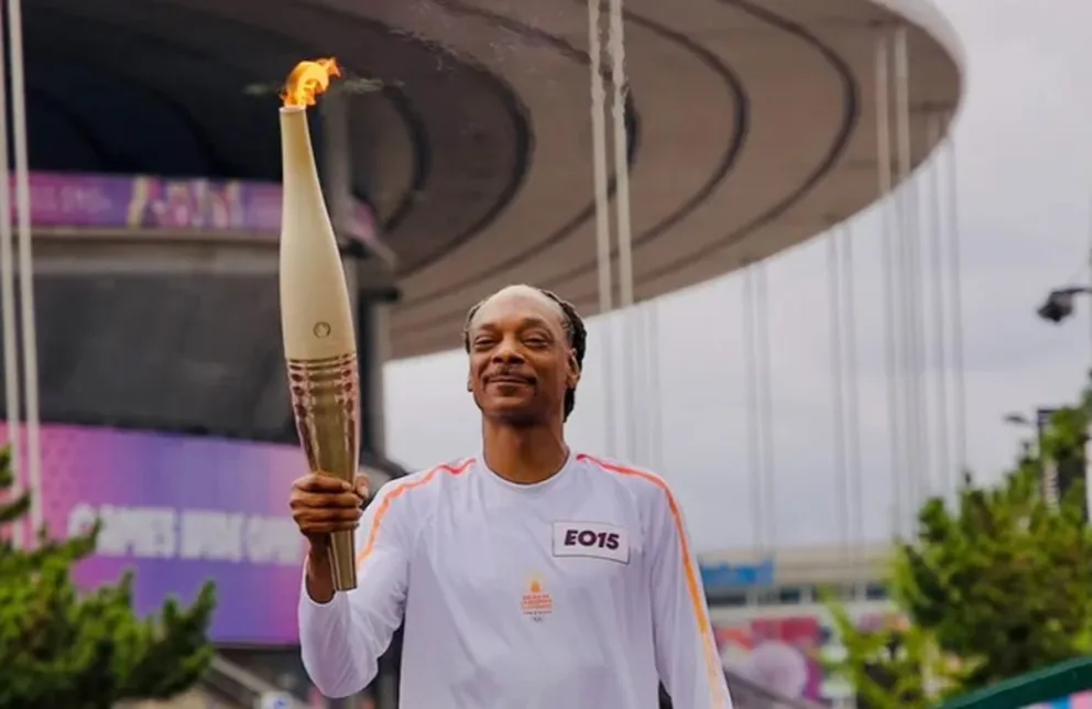 Snoop Dogg llevó la antorcha olímpica
