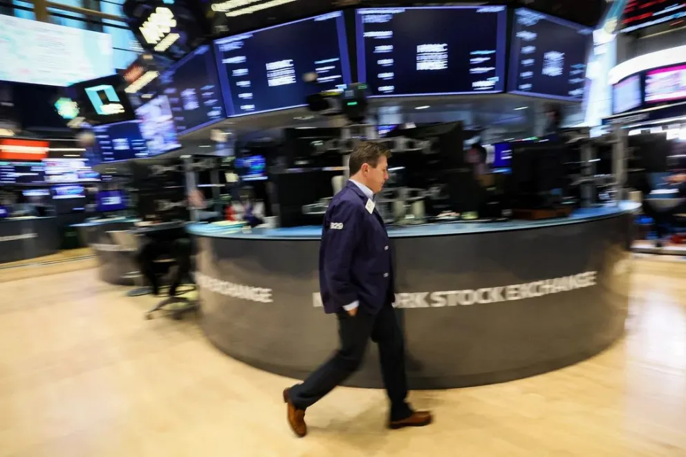 Jornada positiva para los mercados: suben acciones, rebotan bonos y baja el riesgo país
