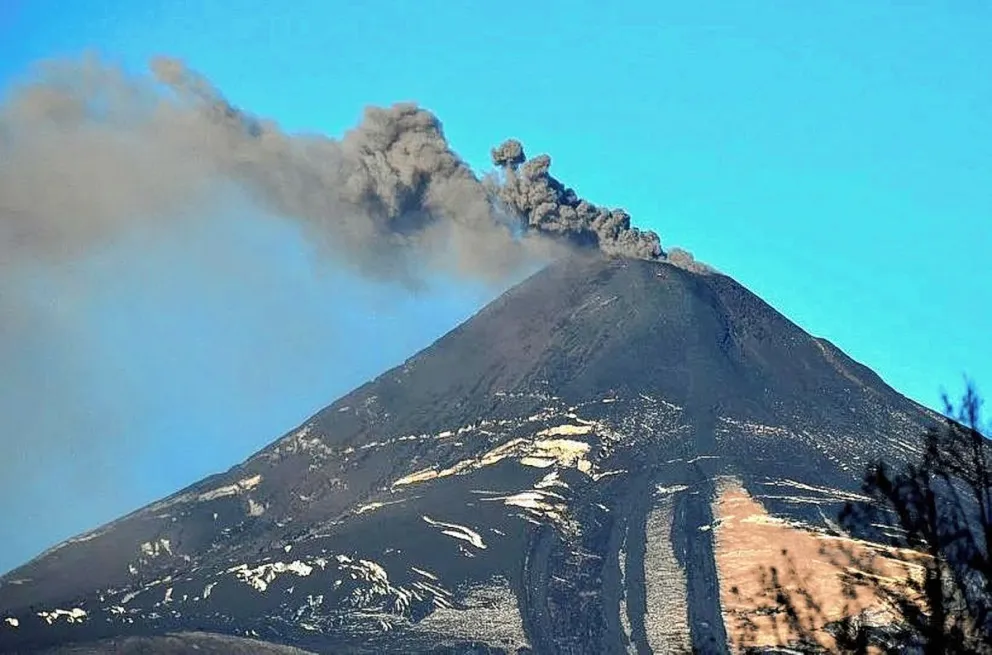 Se eleva la preocupación en Patagonia por nuevas explosiones del Villarrica