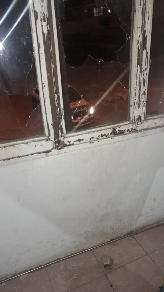 Un petrolero fue detenido por dañar los vidrios de la vivienda de una mujer