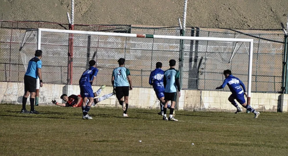Newbery llegó a los 12 triunfos seguidos