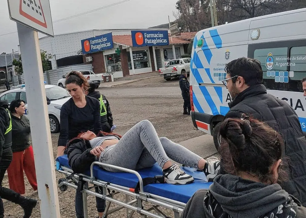 A 50 metros de la Comisaría Mosconi atropellaron a una joven mujer sobre Avenida Del Libertador