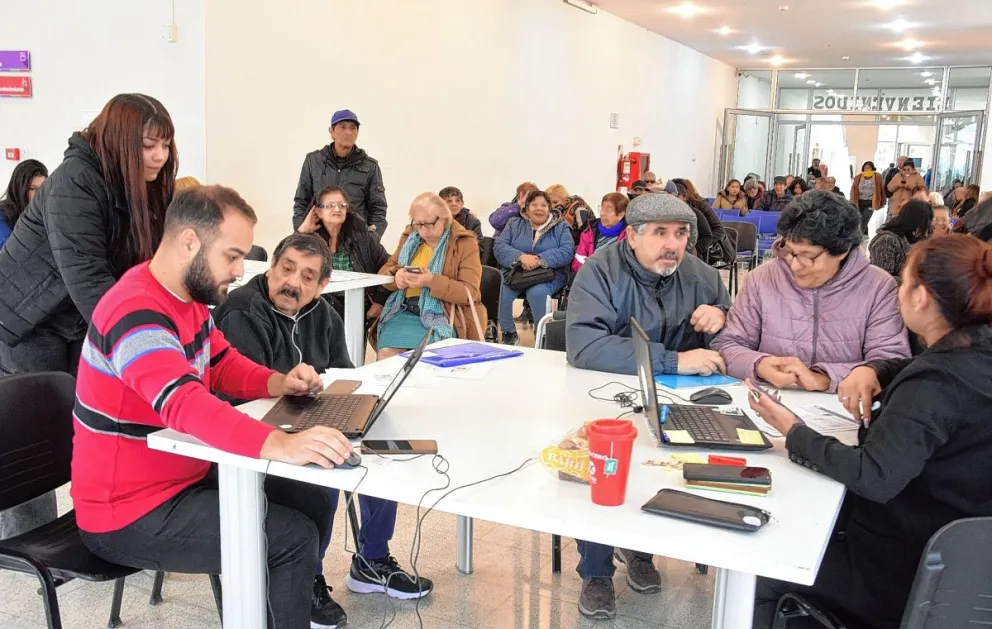 Unas 200 personas por día se acercan al Punto Digital para tramitar el subsidio energético 