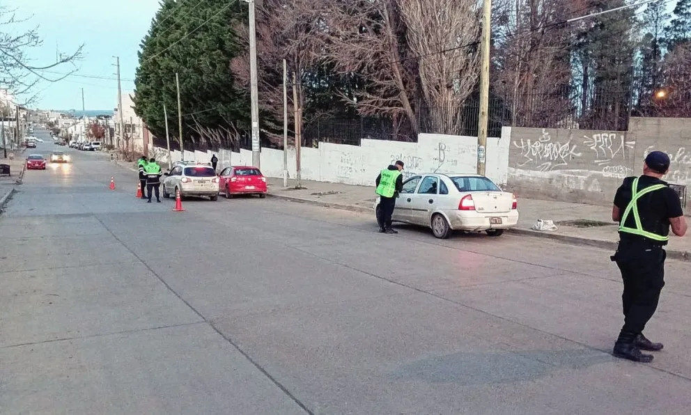En poco más de una hora, policías controlaron 165 vehículos y ocupantes en zona de “La loma”
