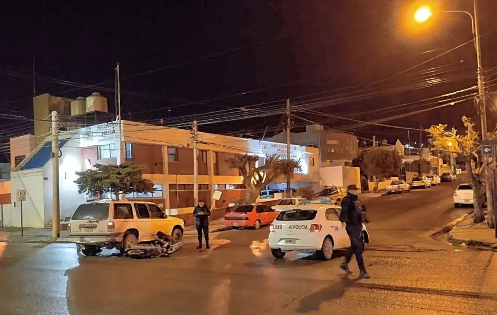 Motociclista lesionado tras chocar contra camioneta cuyo conductor dio positivo en alcoholemia