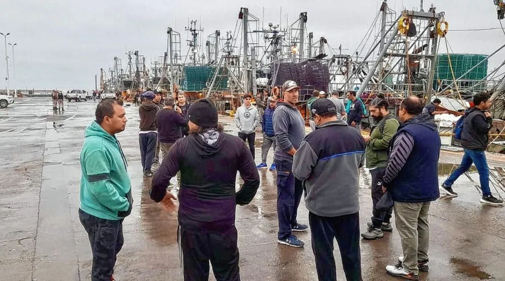 Paro nacional en la pesca por despidos en la Flota Amarilla