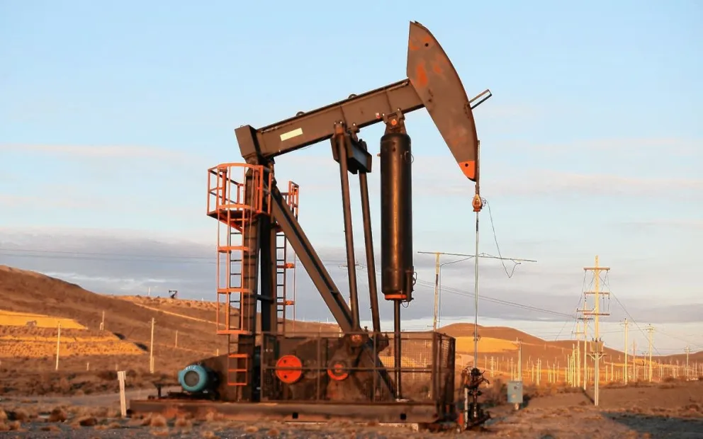 Petróleo en picada: baja fuerte y toca mínimos de siete meses