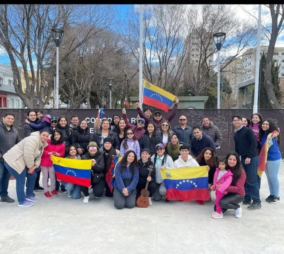 Venezolanos residentes en Comodoro se reunieron en plaza España