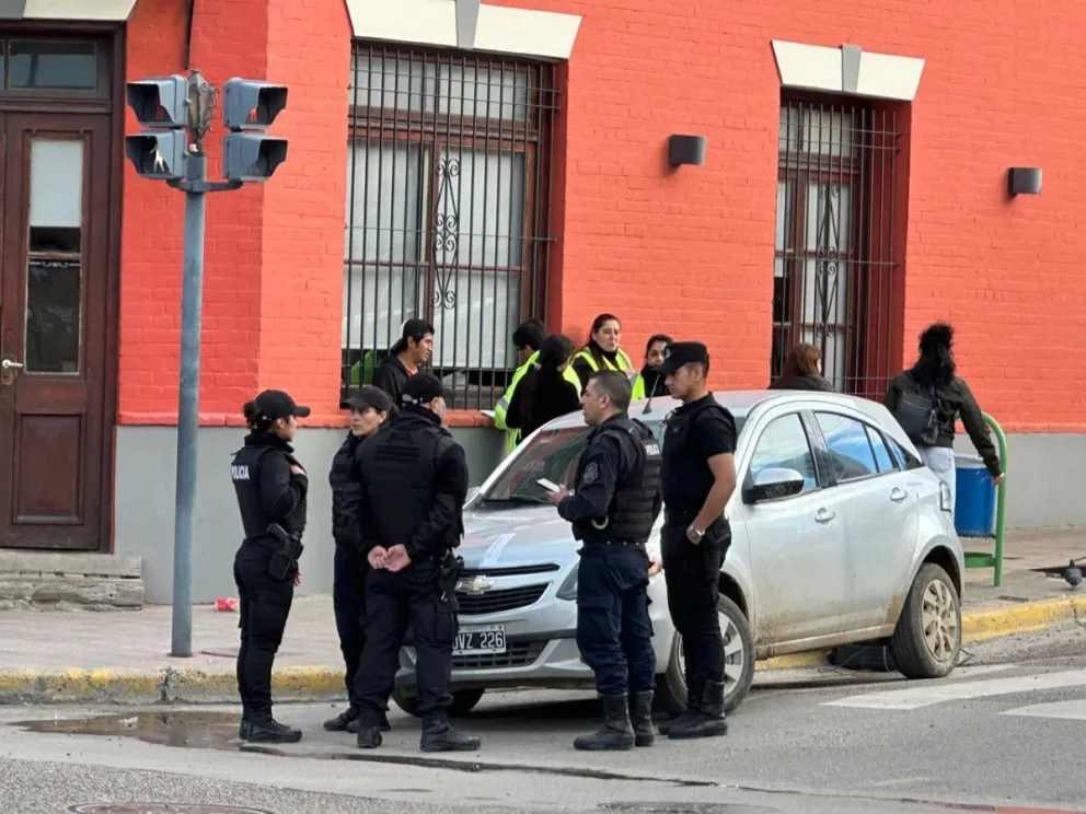 Venía en contramano y fue detenido por efectivos policiales