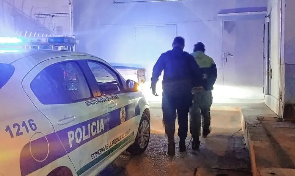 Tenía pedido captura y lo detuvieron en un control en barrio Juan XXIII