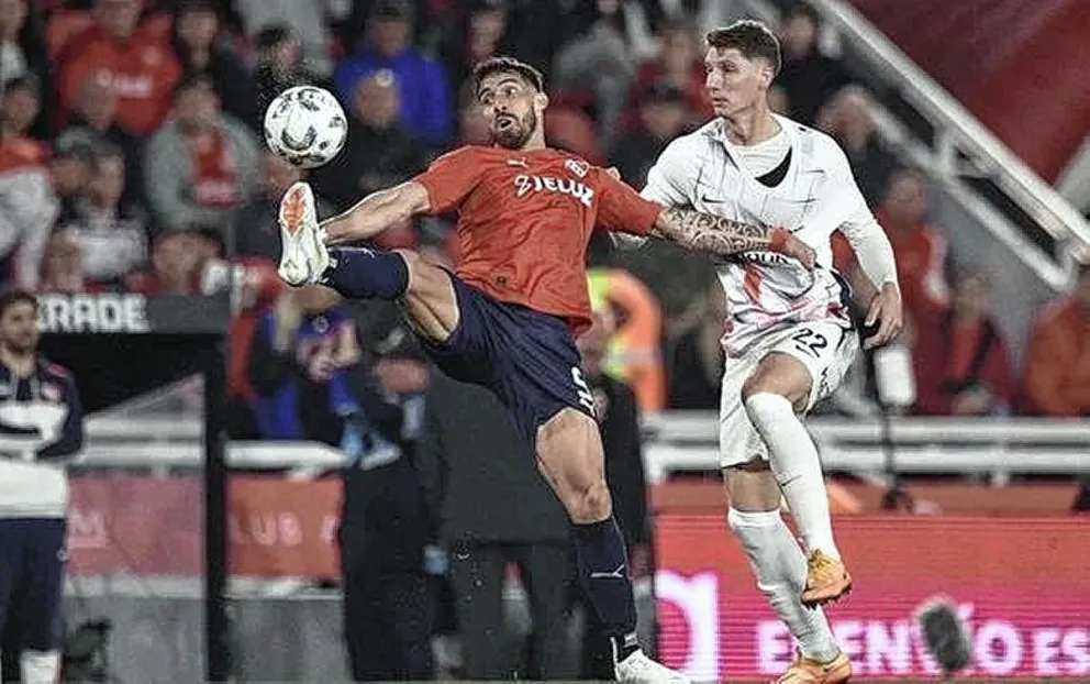 Independiente aguantó con diez  y empató con San Lorenzo