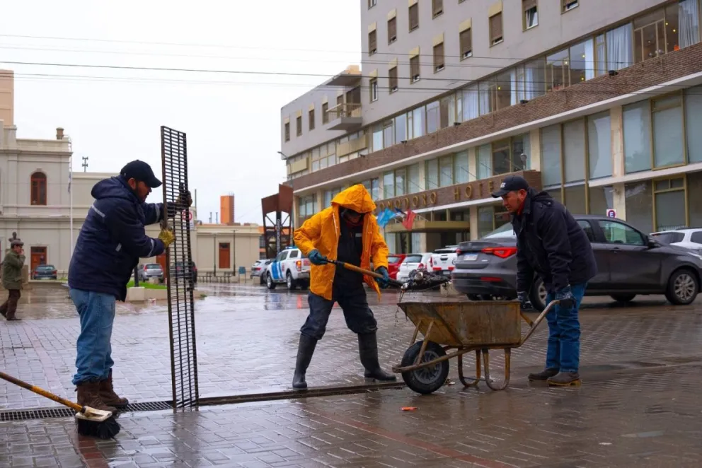 El Municipio refuerza las tareas preventivas por alerta de lluvias fuertes y marejadas