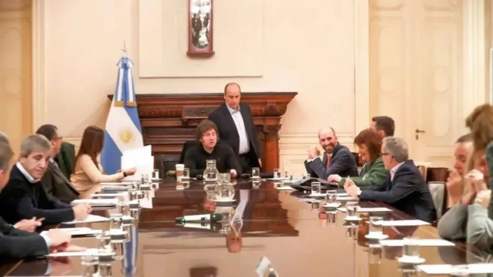 Tras el lunes negro, Milei analiza con el Gabinete la crisis mundial de los mercados