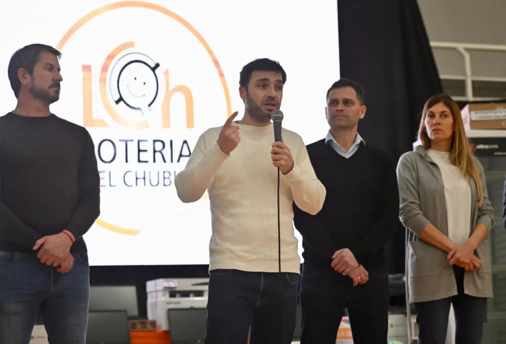 Torres entregó bienes de acción social a distintas instituciones de Trelew