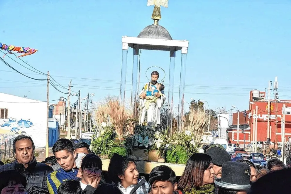 Hoy se realiza la tradicional procesión para venerar al santo del pan y del trabajo