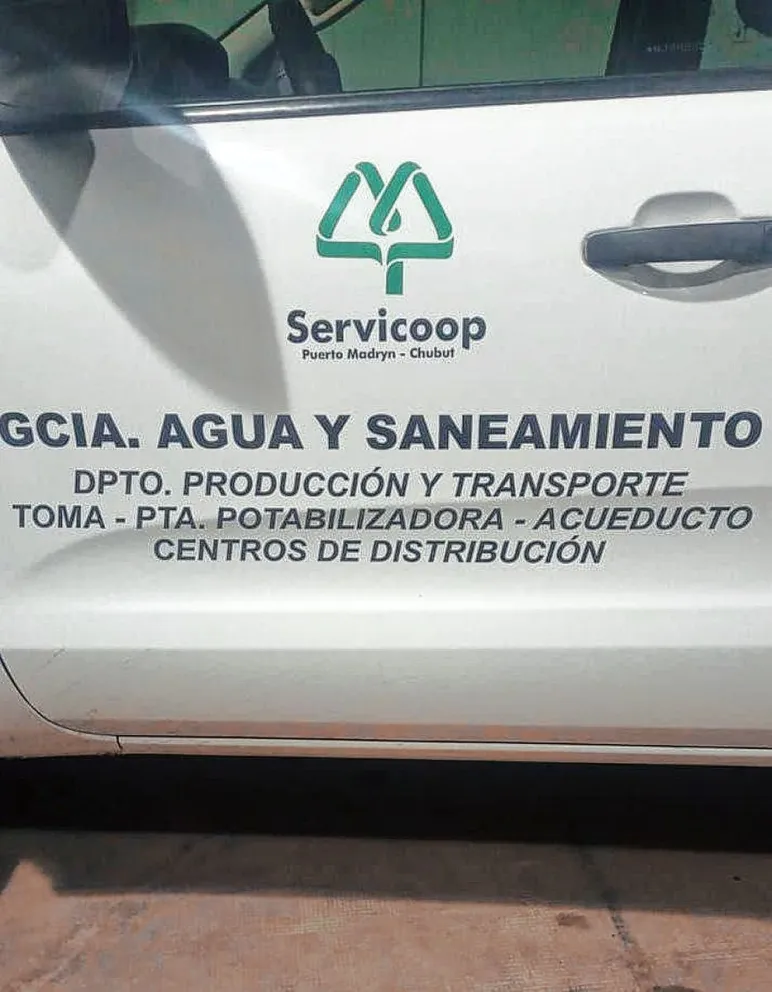 Le robaron una camioneta a Servicoop de Puerto Madryn de la planta potabilizadora de agua que tienen en acceso a Trelew