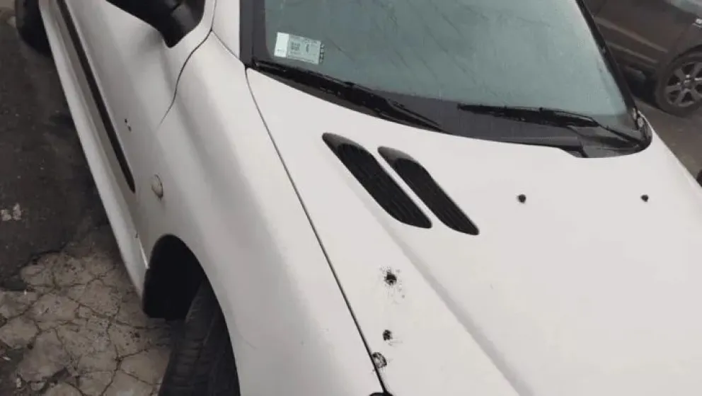 En silla de ruedas destruyó el auto de otra persona discapacitada