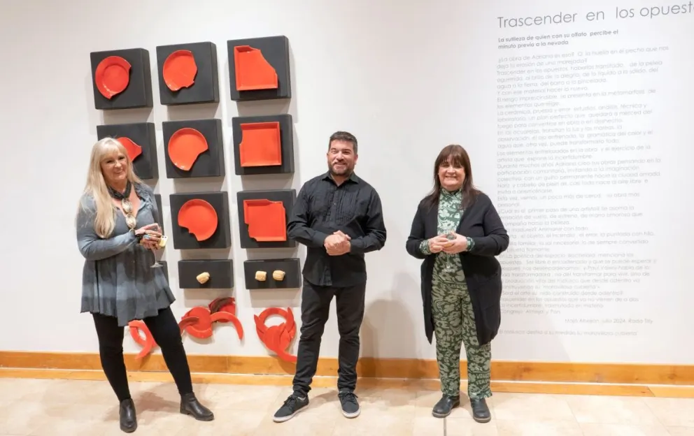 Muestra de arte de Adriana Vázquez y Cámara de Tango en Rada Tilly