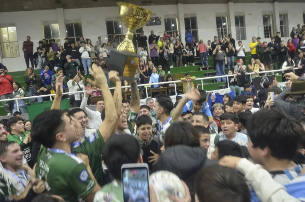 Comodoro, un desgastante campeón