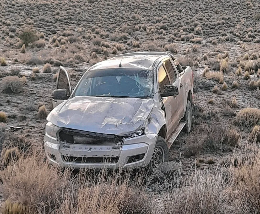Un médico que viajaba hacia Comodoro Rivadavia volcó dos veces en sendos vehículos sobre la ruta 3