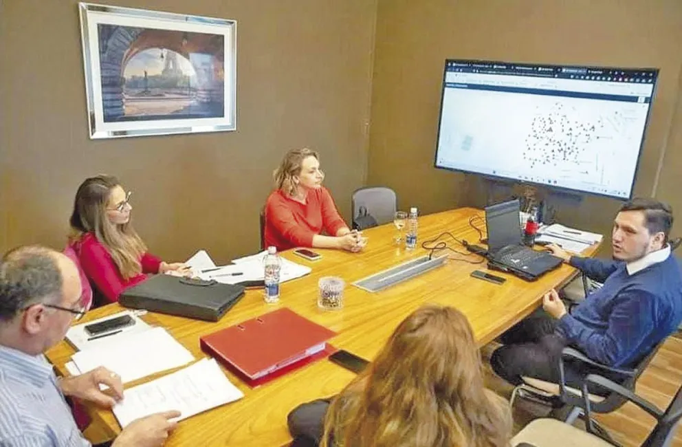 La Defensoría del Pueblo y la SCPL coordinan acciones para quienes tienen uso intensivo de electricidad por falta de gas