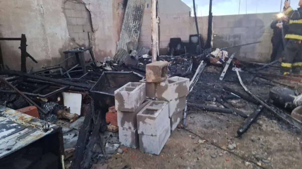 INCENDIO FATAL: Muere mujer de 25 que no alcanzó a salir de su casa en Los Bretes