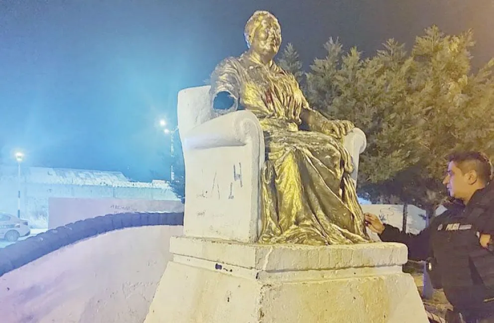 Vandalizaron el monumento de Juana Sosa Toledo, madre de Perón