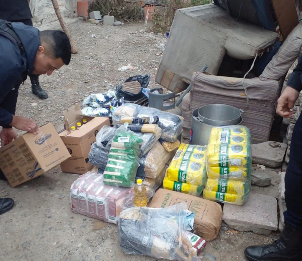 Allanaron una vivienda y encontraron toda la mercadería robada de la Vecinal del barrio