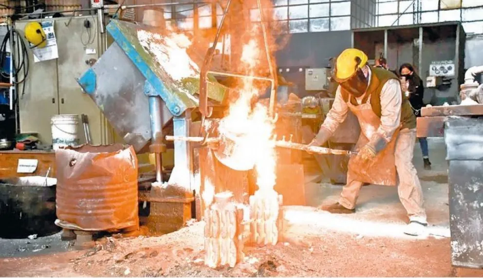 INDUSTRIA: La UIA alertó por una fuerte caída del sector y espera que junio haya sido el piso