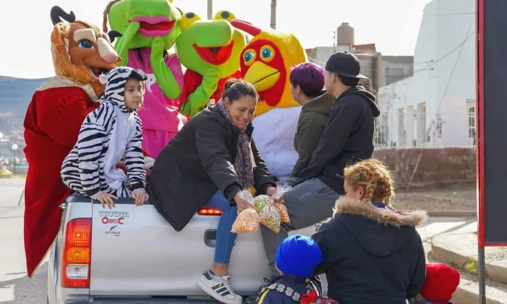 Familias saldrán el domingo a repartir golosinas por barrios de la ciudad