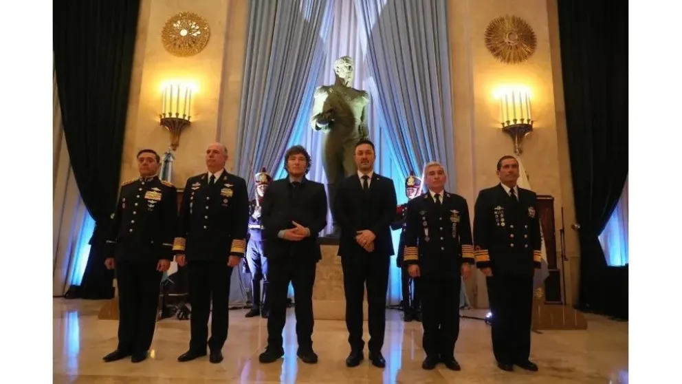 Sin Villarruel, Milei encabezó el acto de las Fuerzas Armadas
