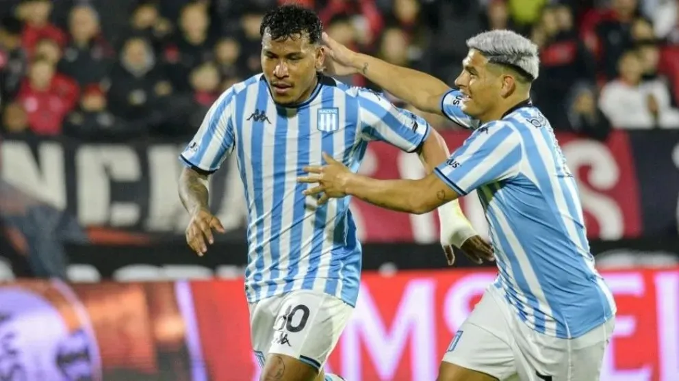 Racing sufrió, pero le ganó a Newell's y es uno de los punteros