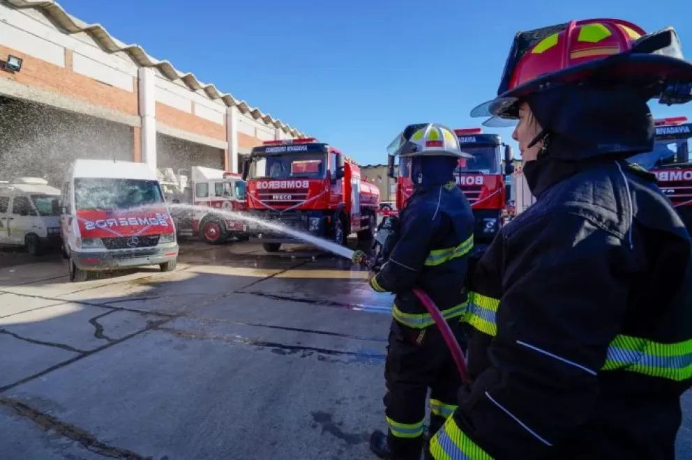 Bomberos Voluntarios homenajearon a los chicos en su día