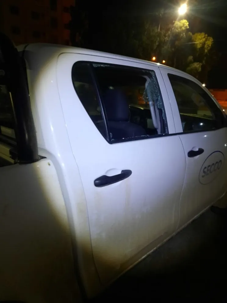 Lo encontraron robando en una camioneta y lo detuvieron