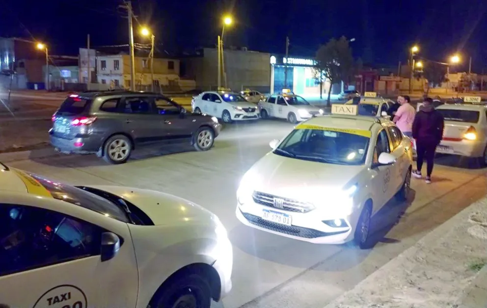 Una mujer en estado de ebriedad se negaba a pagar su viaje en taxi