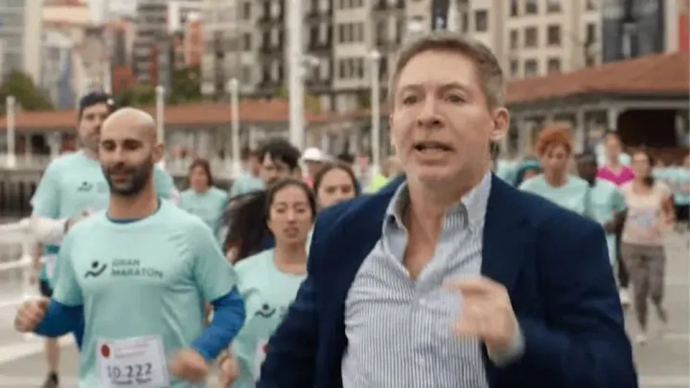 Netflix estrenó una descostillante comedia con Adrián Suar que ya es todo un éxito: ¿De qué trata?