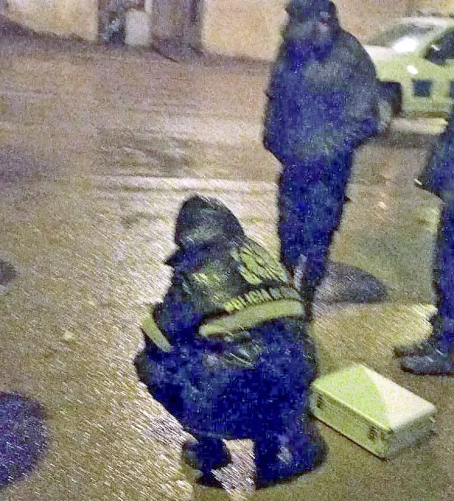 Dos hombres fueron trasladados al hospital tras ser baleados en un confuso hecho