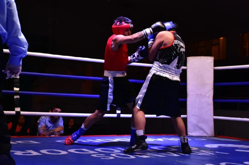 Ariel Huenullanca ganó en el Festival Amateur “Noche de Gladiadores”