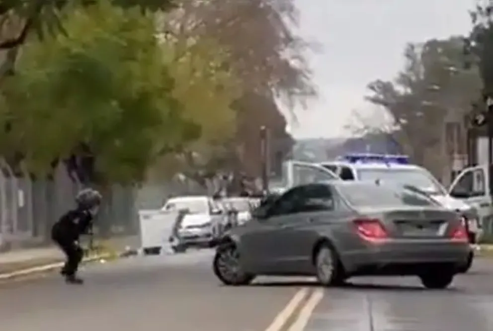 Violento tiroteo entre delincuentes y policías en el asalto a un local de pagos