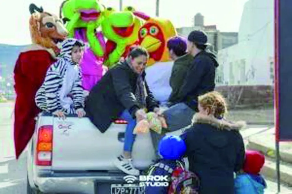 Espectacular caravana Día del Niño recorrió 12 barrios comodorenses