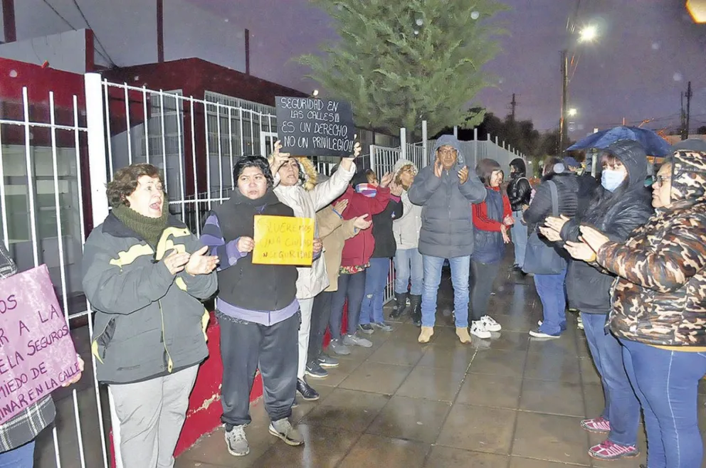 Golpearon a una alumna de la Escuela Nocturna 769 para robarle y estudiantes exigen medidas de seguridad