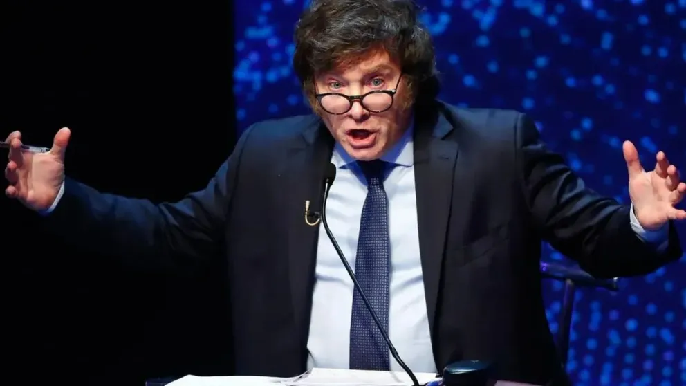 Javier Milei replicó en redes: "No son más senadores, ahora son cenadores y nos están comiendo vivos"