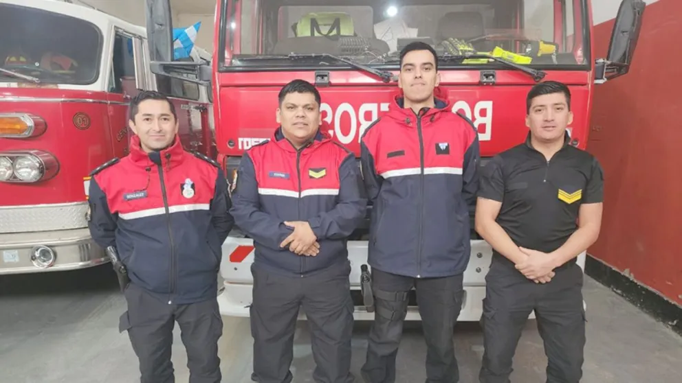 Bomberos de Las Heras salvaron de morir asfixiado con una bombita de goma a un niño 