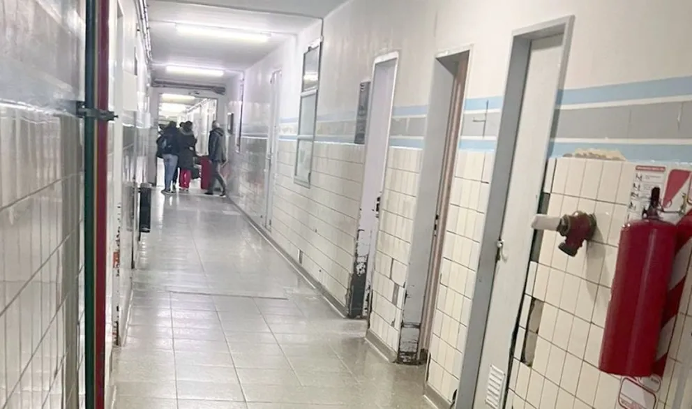 Más de una decena de pacientes en la amarga espera de ser intervenidos quirúrgicamente, pero un arco roto en el quirófano lo impide