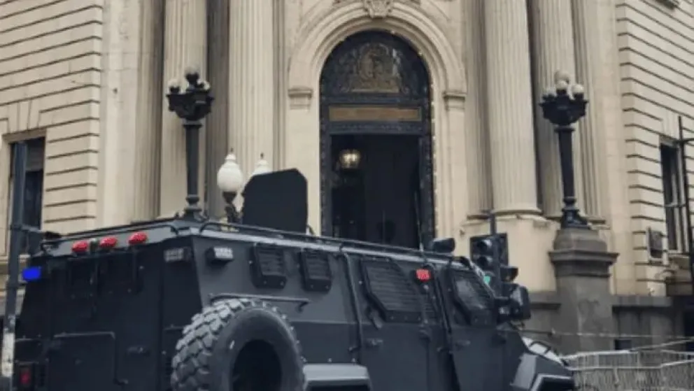 Amenaza de bomba en la Bolsa de Comercio de Rosario antes de la llegada de Javier Milei