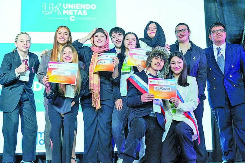 Uniendo Metas: Más de 500 estudiantes de la región debatieron sobre problemáticas mundiales