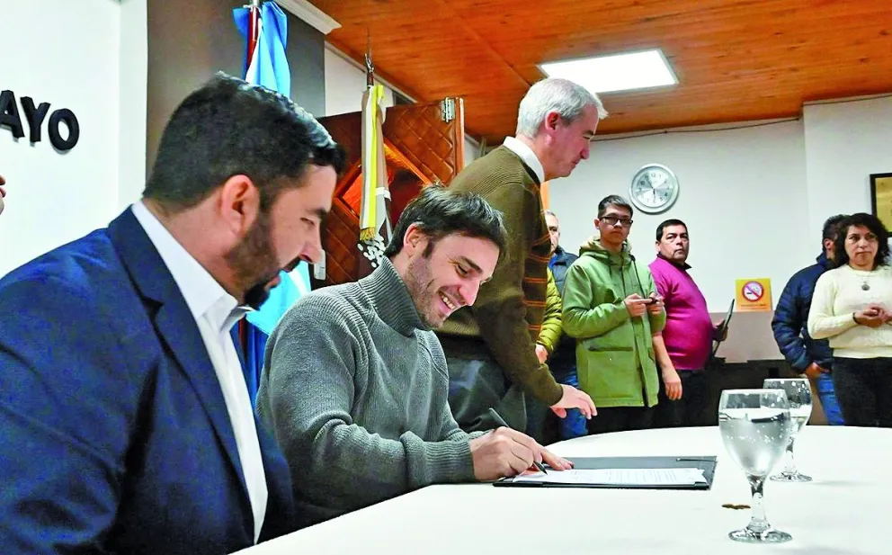 En el 89° aniversario de Río Mayo, Torres inauguró el esperado hogar de adultos mayores “Club de Abuelos”