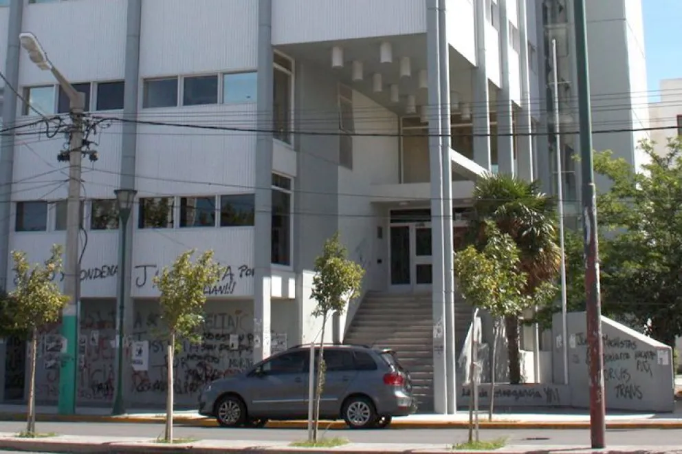 TRELEW: Condenaron a un acusado por abuso sexual de su hija menor de edad a 3 años de prisión en suspenso