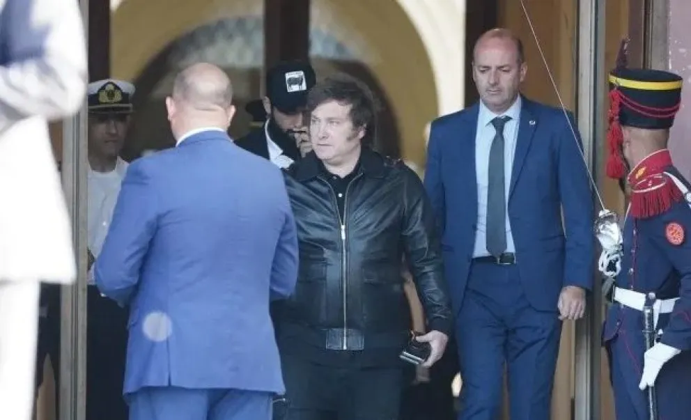 Milei revela si veta por completo la ley que le comunicó ayer el Senado para mejorar haberes