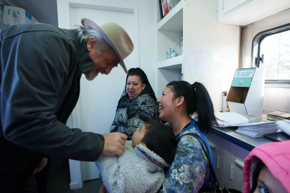 Othar visitó el Tráiler de Salud y la Escuela N° 126 del barrio Don Bosco